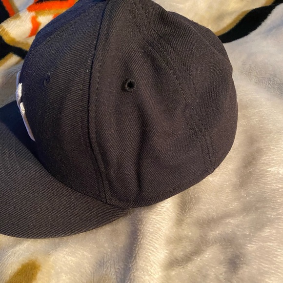 New York Yankees hat 7-1/8 - Picture 2 of 5